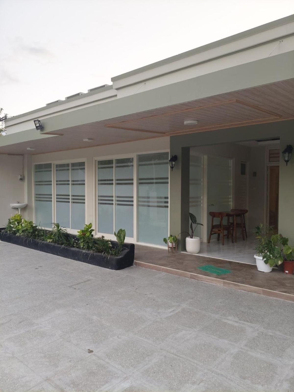 El Nipa Hotel Labuan Bajo Exterior foto